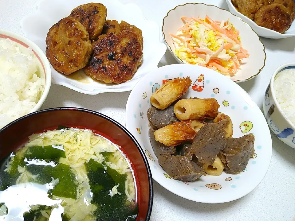 晩ごはん🍴

・つくね
・竹輪とこんにゃくの炒め煮
・コールスロー風サラダ
・卵とわかめのコンソメスープ|りおさん