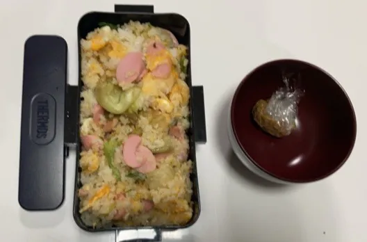 パパ弁☆レタスと魚ニソのレタス炒飯☆みそ玉|Saharaさん