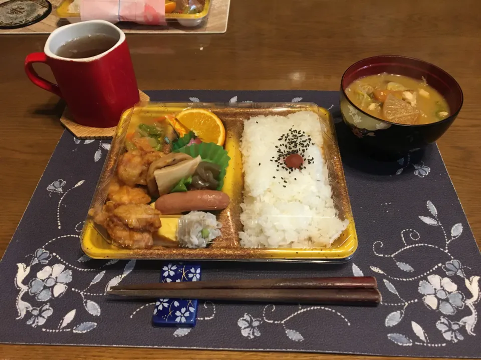 から揚げ幕の内弁当(昼飯。どんどん弁当)|enarinさん