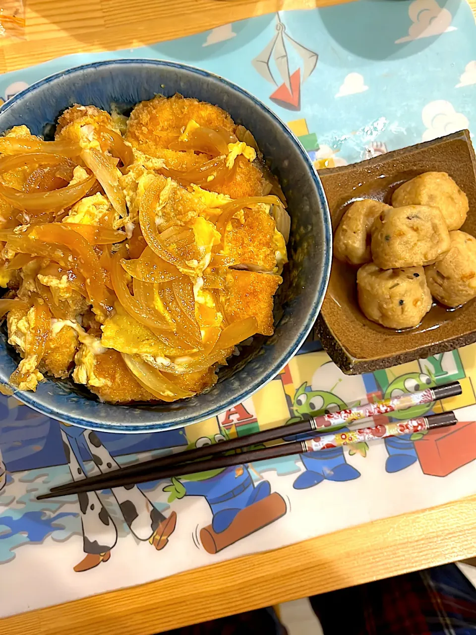 Snapdishの料理写真:カツ丼 & がんもどきの煮物|ぺろたんさん