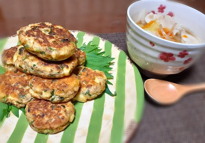 にゃんぺこさんの料理 

ふんわりはんぺん鯖バーグ🐟|びせんさん