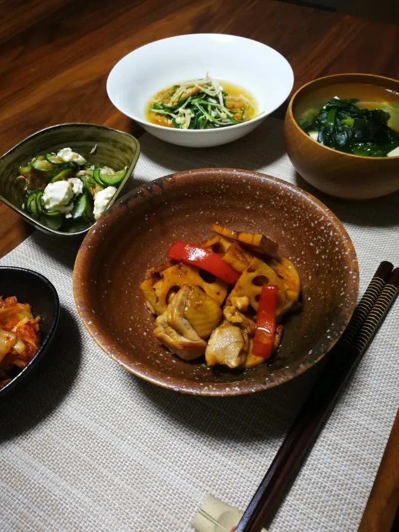 蓮根と鶏肉の照り照り甘酢炒め　
きゅうりとツナのラー油和え
水菜と油揚げの簡単煮浸し
味噌汁
キムチ|上海ひまわりさん