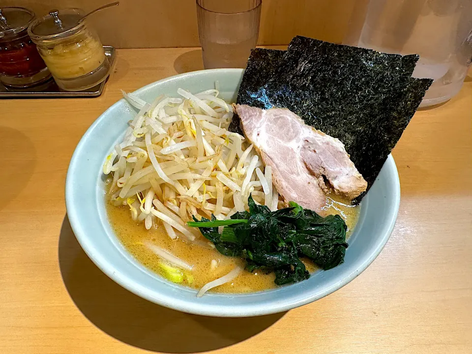 家系味噌ラーメンにもやし|マハロ菊池さん