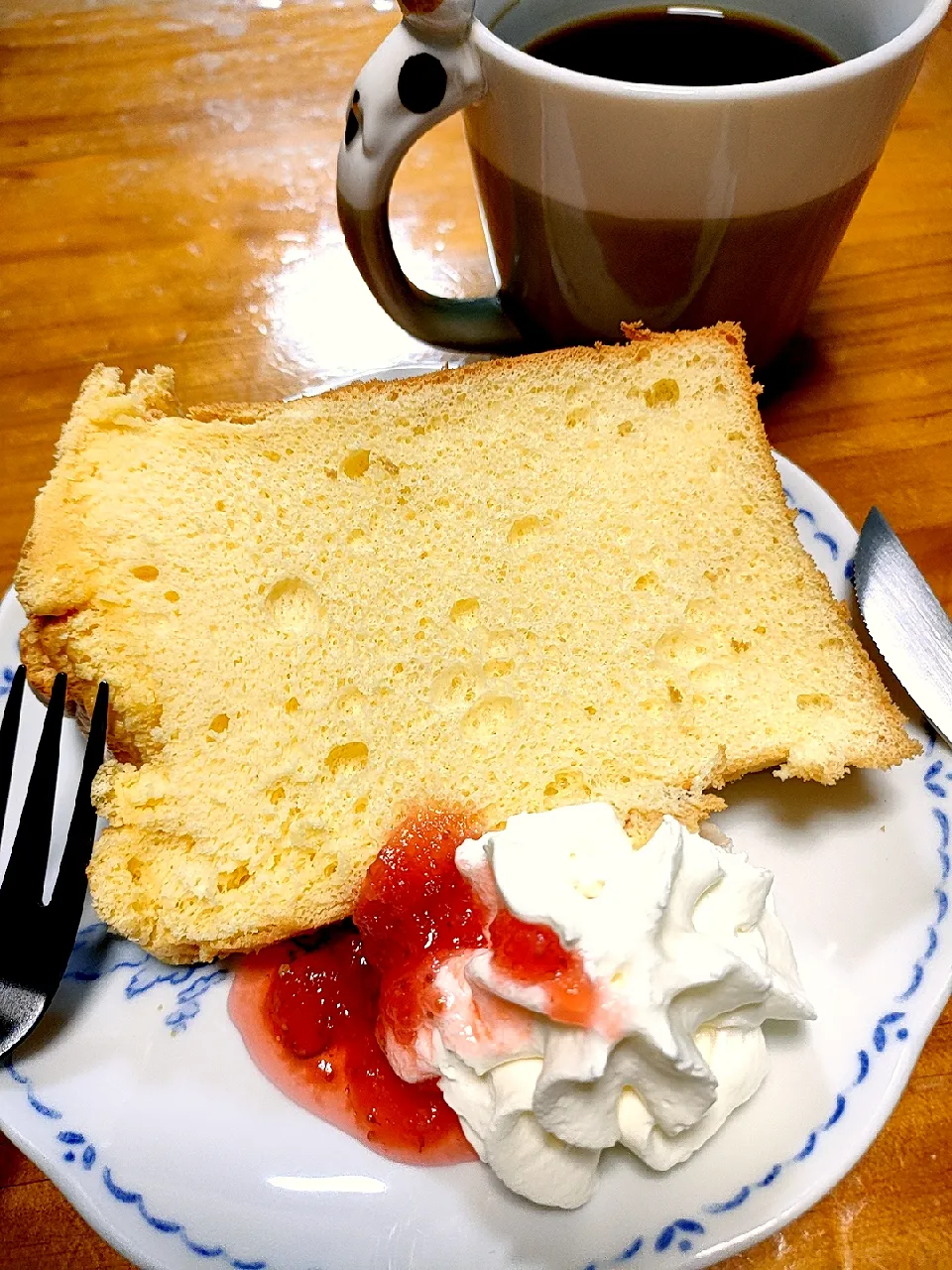 クリームチーズしふぉんけーき恋みのりいちご🍓ジャム添え|うさくまさん