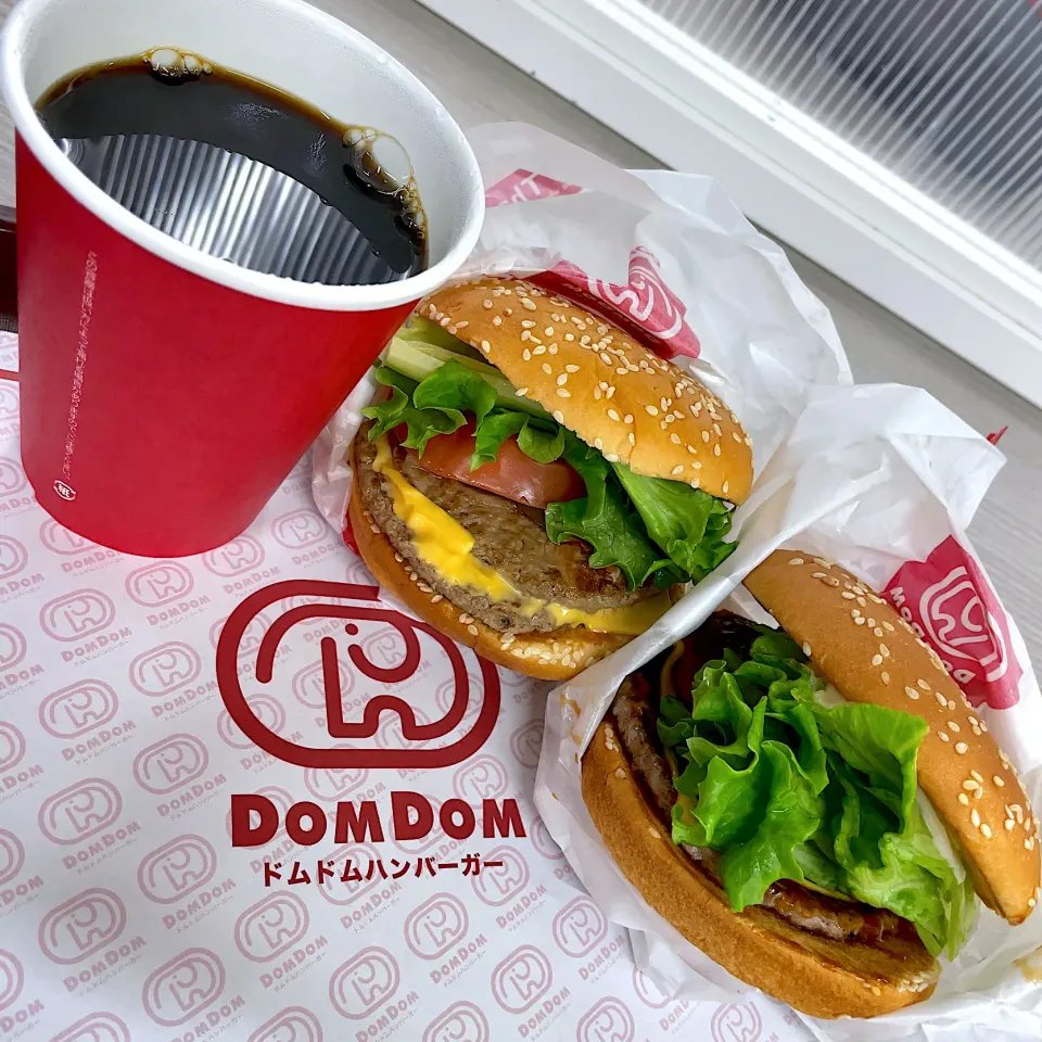 ビッグドムトマト&チーズ
ポテトもちーズバーガー
ホットコーヒー|T. Wonderさん