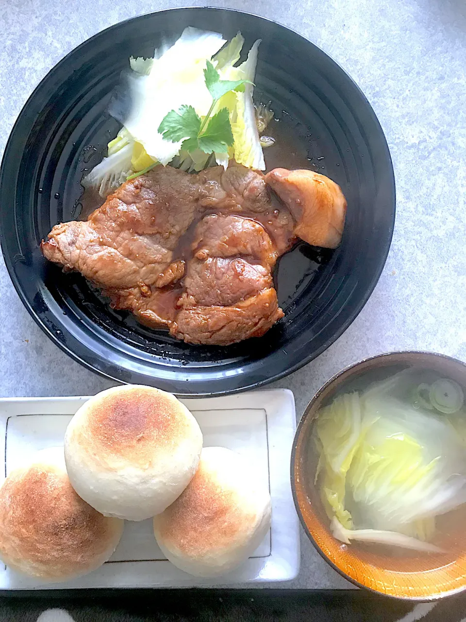 トン煮ステーキパン定食|ひらけごま@たかさん