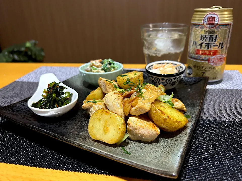 新じゃがと鶏胸肉のガリバタ醤油炒め|みっきーさん