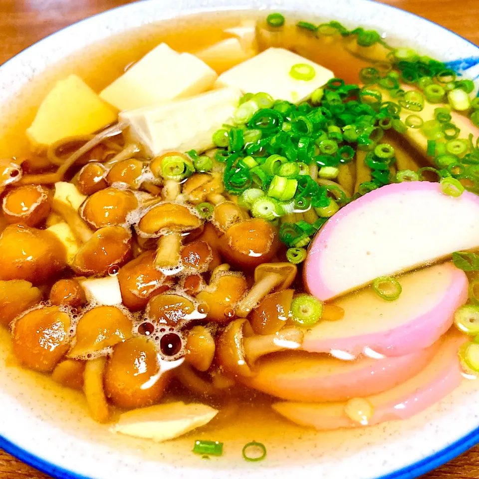 Snapdishの料理写真:なめこと豆腐のお蕎麦🍲アルモンデ・栄養価たっぷり✨|まいりさん