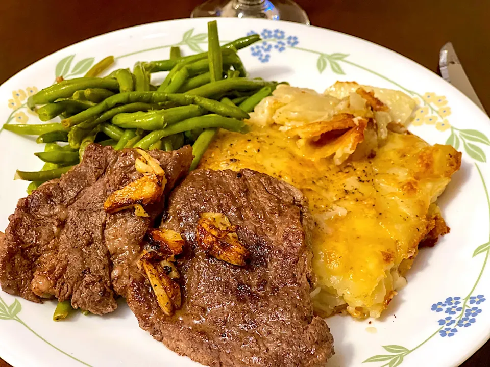 Gratin Dauphinois with green beans and rosemary steak|Laki Maikaʻiさん