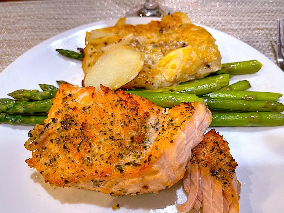 Air Flyer Salmon with asparagus and gratin dauphinois|Laki Maikaʻiさん