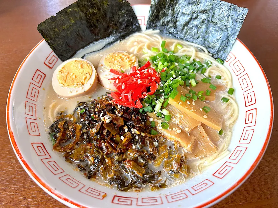 Snapdishの料理写真:豚骨ラーメン🍜|みほままこさん