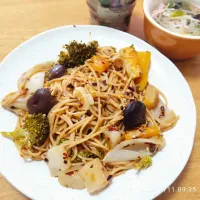 Snapdishの料理写真:いろいろ野菜のオイル蒸しでパスタ|ちたひるさん