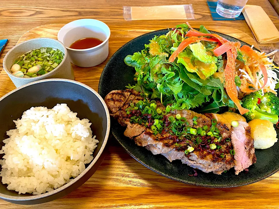 熟成肉の『牛』ステーキプレート|髙野泰朋さん