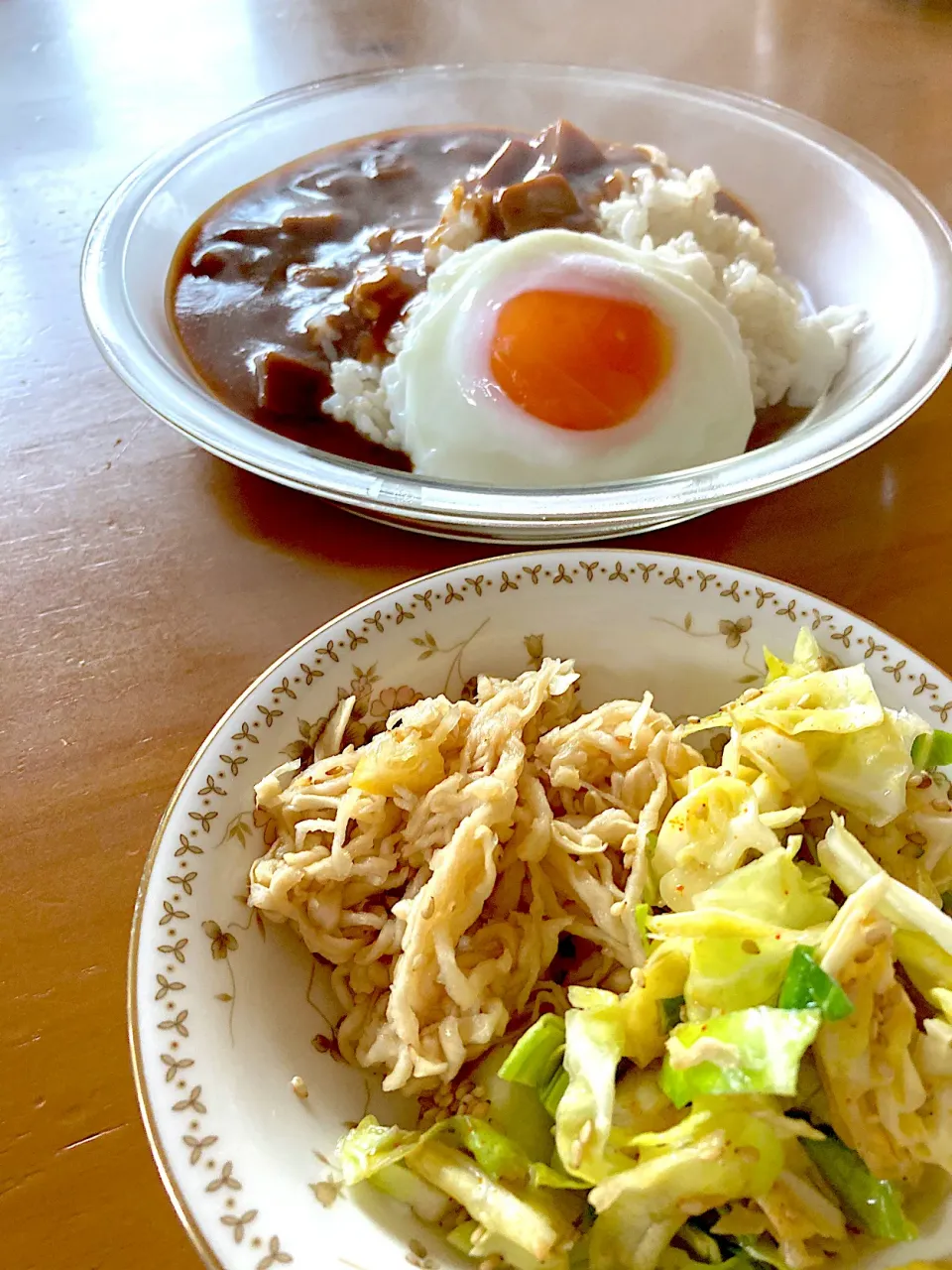 大豆ミートブロックのカレーライス目玉焼きトッピングとキャベツのマリネ、切り干し大根の煮たの❤️|さくたえさん