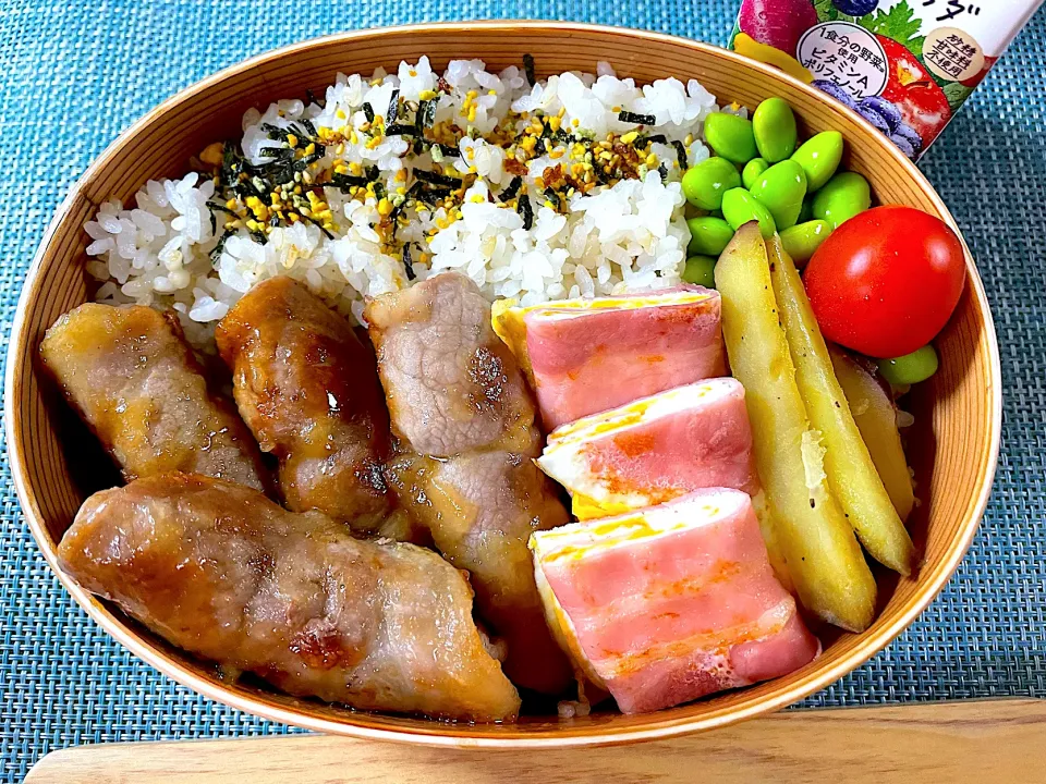 肉巻き弁当　人参入り生姜焼き味　ハムエッグ　さつまいもきんぴら|ジャイママさん