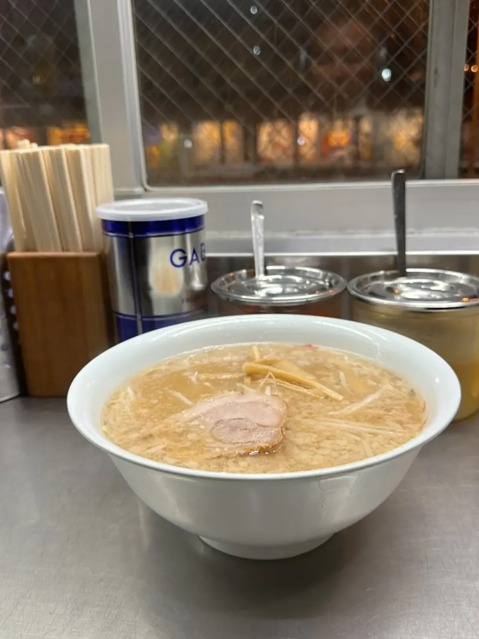 Snapdishの料理写真:今日も　＃夜ラー　これから仕事で明日　＃夜勤明け　なもんで　＃朝ラー　ではない。　＃ラーメン　＃ホープ軒|Hajime Sakaiさん