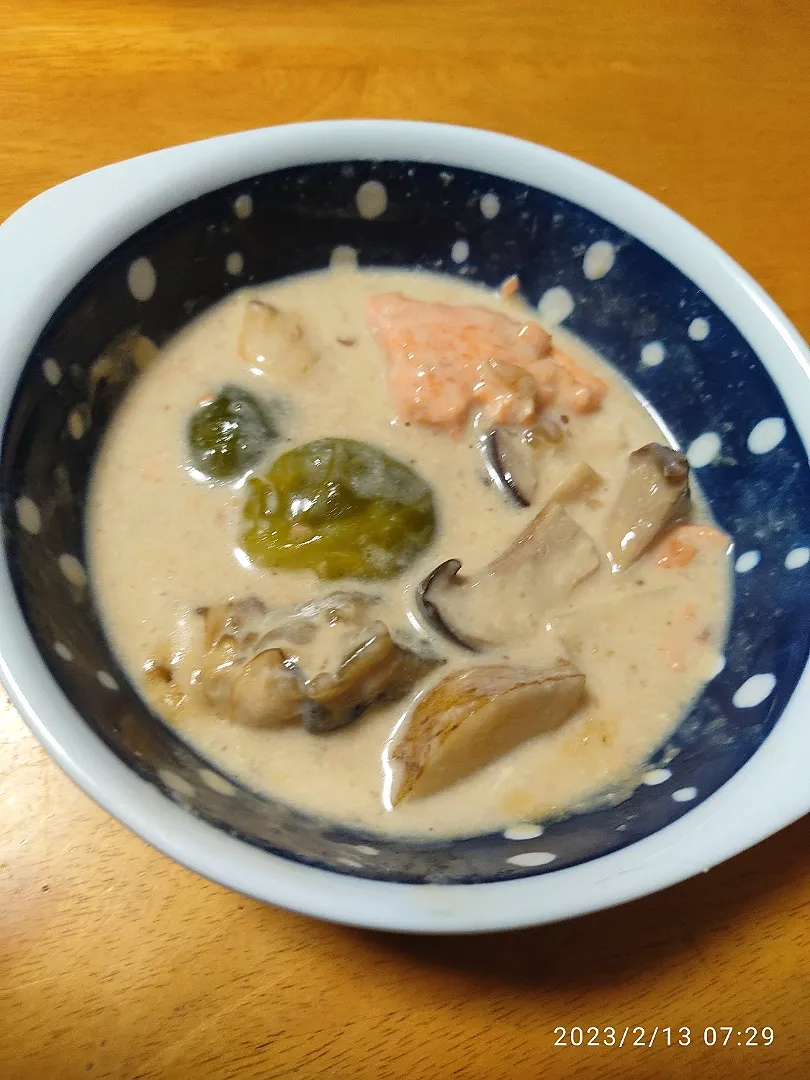 Snapdishの料理写真:牡蠣と鮭のクリーム煮|ちたひるさん