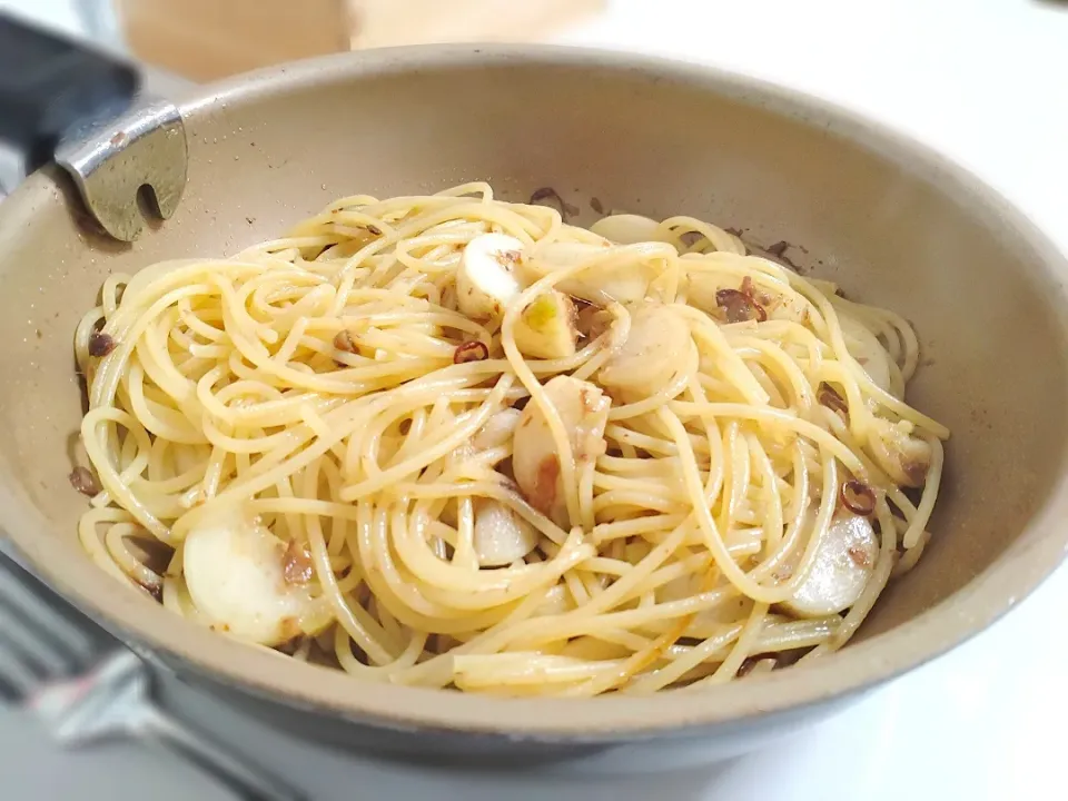 カブとアンチョビのペペロンチーノ|烏賊シャトルさん