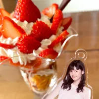 いちごパフェ🍓🍨|かなさん