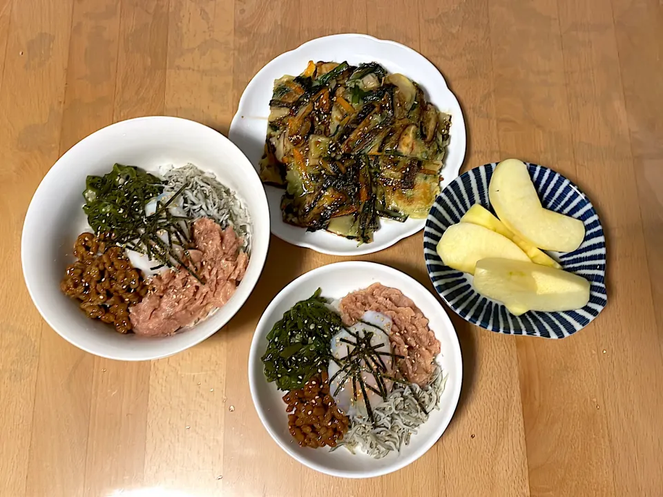 Snapdishの料理写真:ばくだん丼　チヂミ　りんご|そのみさん