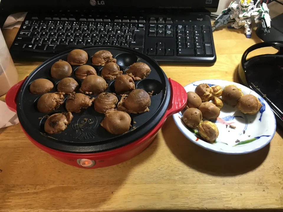 Snapdishの料理写真:ベビーカステラ＆チョコベビーカステラ(おやつ)|enarinさん