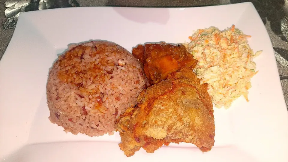 Rice & beans with French fried chicken and coleslaw.|Trudyleeさん