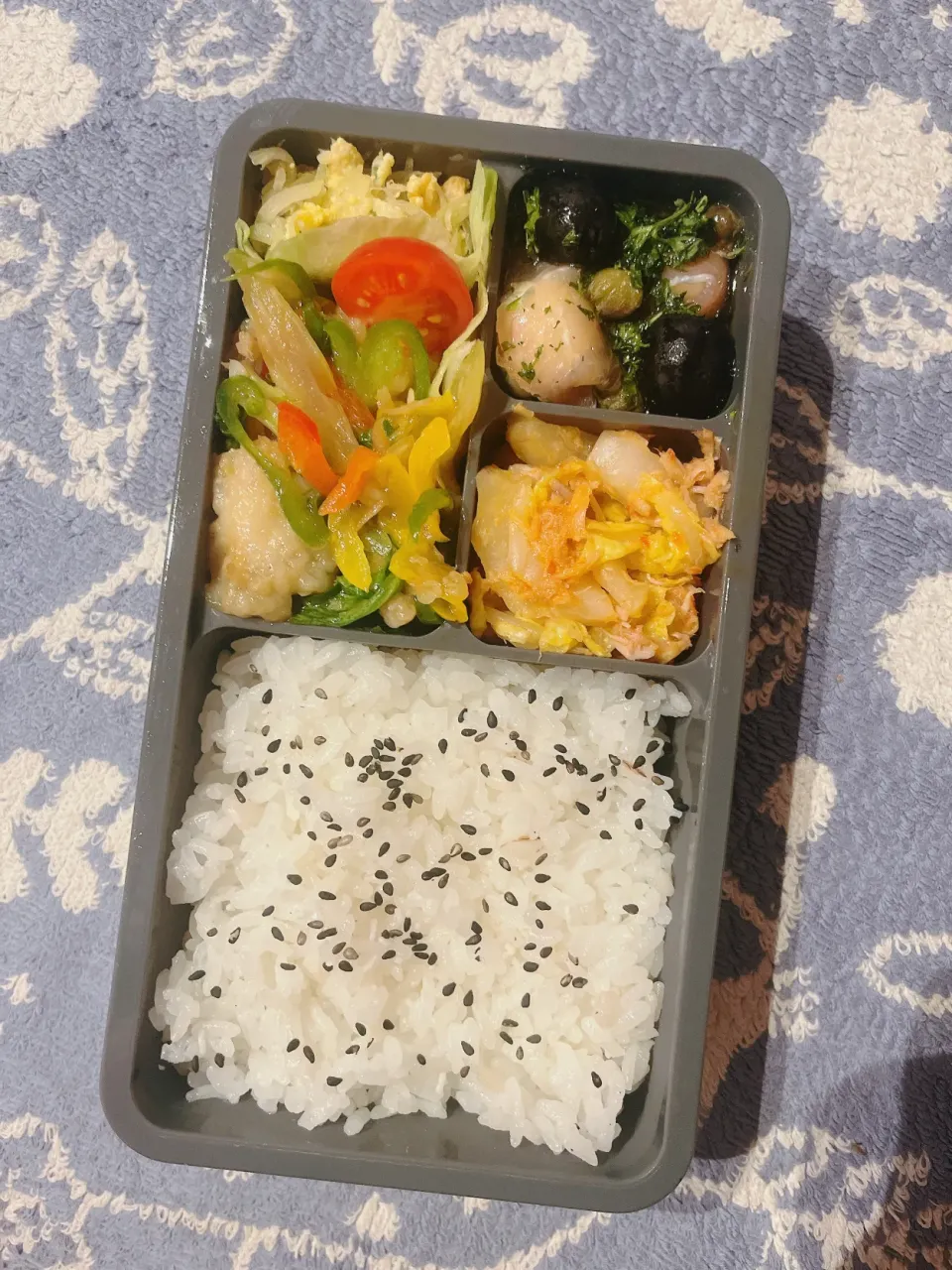 スズキとセロリのエスニック炒めのお弁当|とぴさん