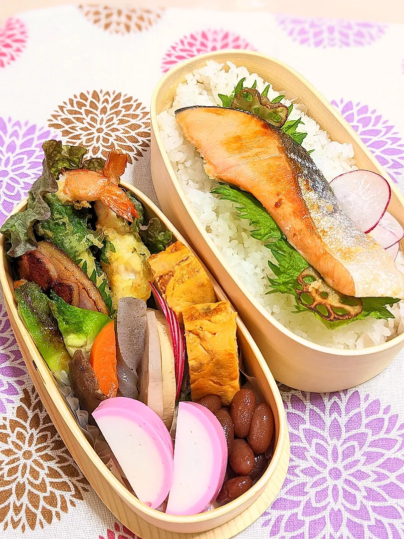 Snapdishの料理写真:本日のお弁当〜。鮭弁当〜。|f.1125beさん