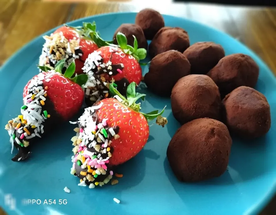 苺のチョコがけとさつまいもトリュフ|ankoさん