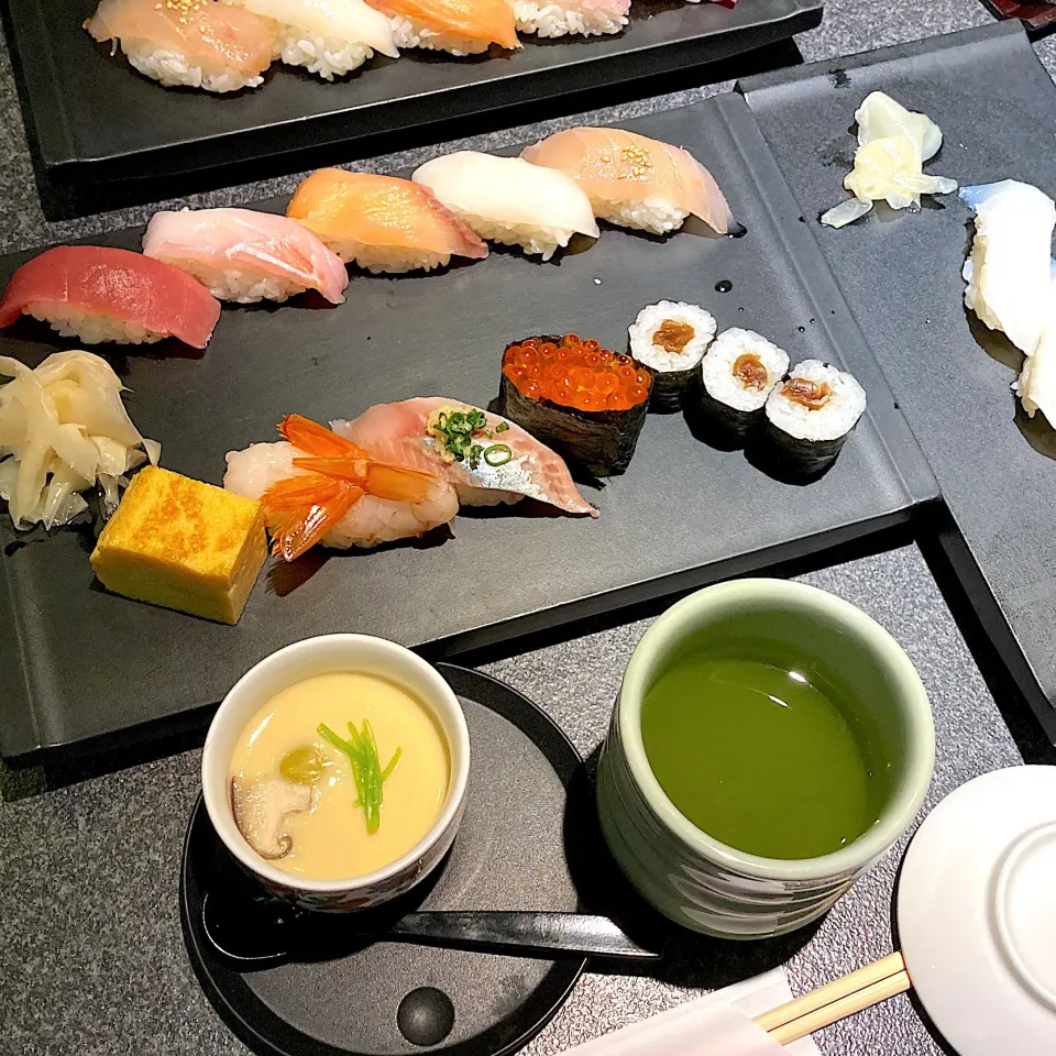 Snapdishの料理写真:すしざんまいランチ|みんみんさん