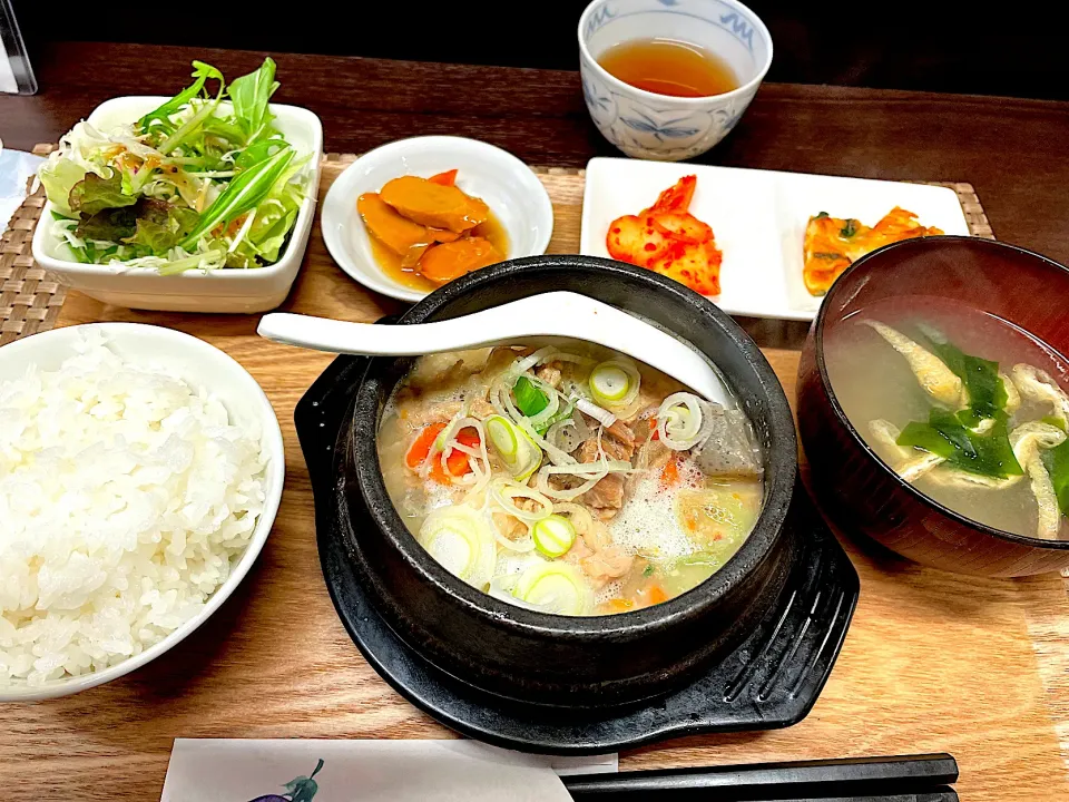 大黒屋食堂のもつみそ煮込み定食＠西新橋|小池 康裕さん