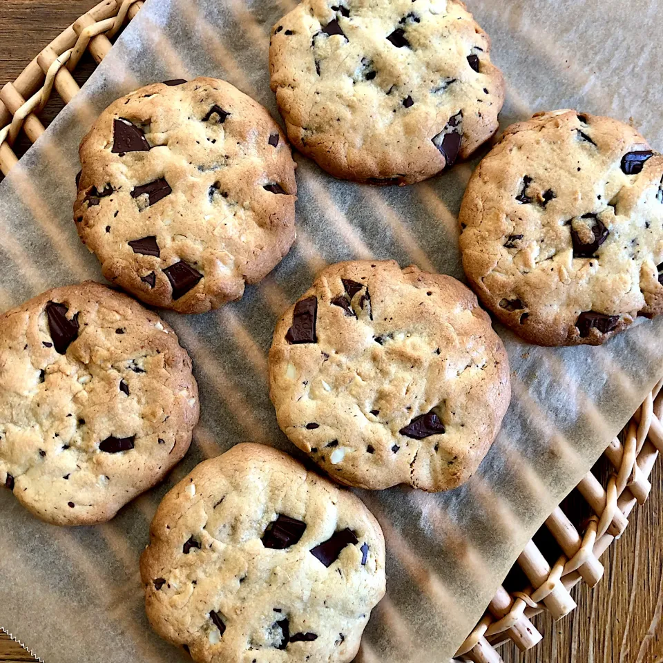 Snapdishの料理写真:スタバ風チョコチャンククッキー 🍪🍪|sato*さん