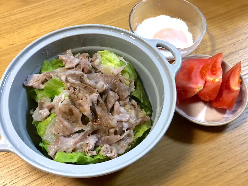 Snapdishの料理写真:春キャベツと豚肉の重ね蒸し^_^|さおりさん