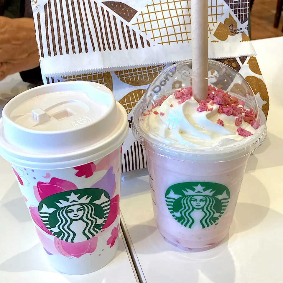 Snapdishの料理写真:さくら咲くさくらフラペチーノ|みんみんさん