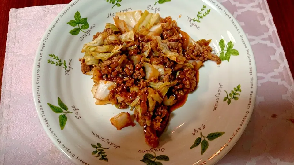 Snapdishの料理写真:キャベツと挽き肉の味噌炒め❤️|かおるcitronさん