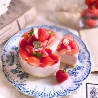 スカラップ模様のレアチーズ&いちごムース🍓✨