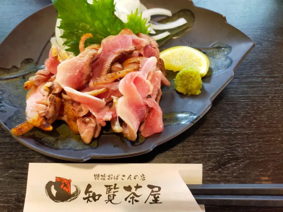 鹿児島の知覧茶屋で、鳥のたたきがコリコリ食感で旨かった|フージさん