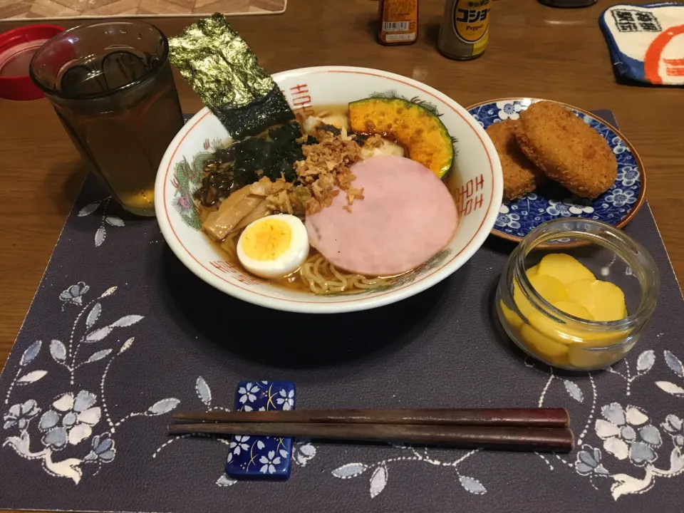 特製ラーメンとコロッケ(昼飯)|enarinさん