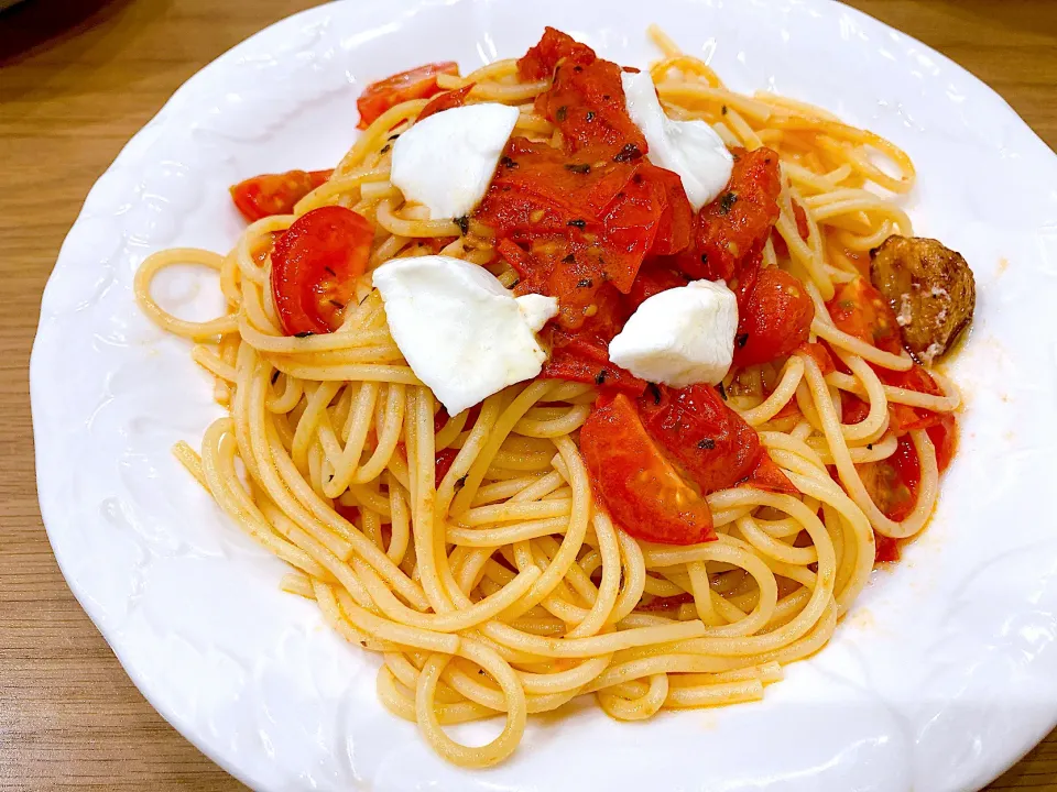 主人が作ってくれたフレッシュトマトのパスタ🍅|よっしーさん