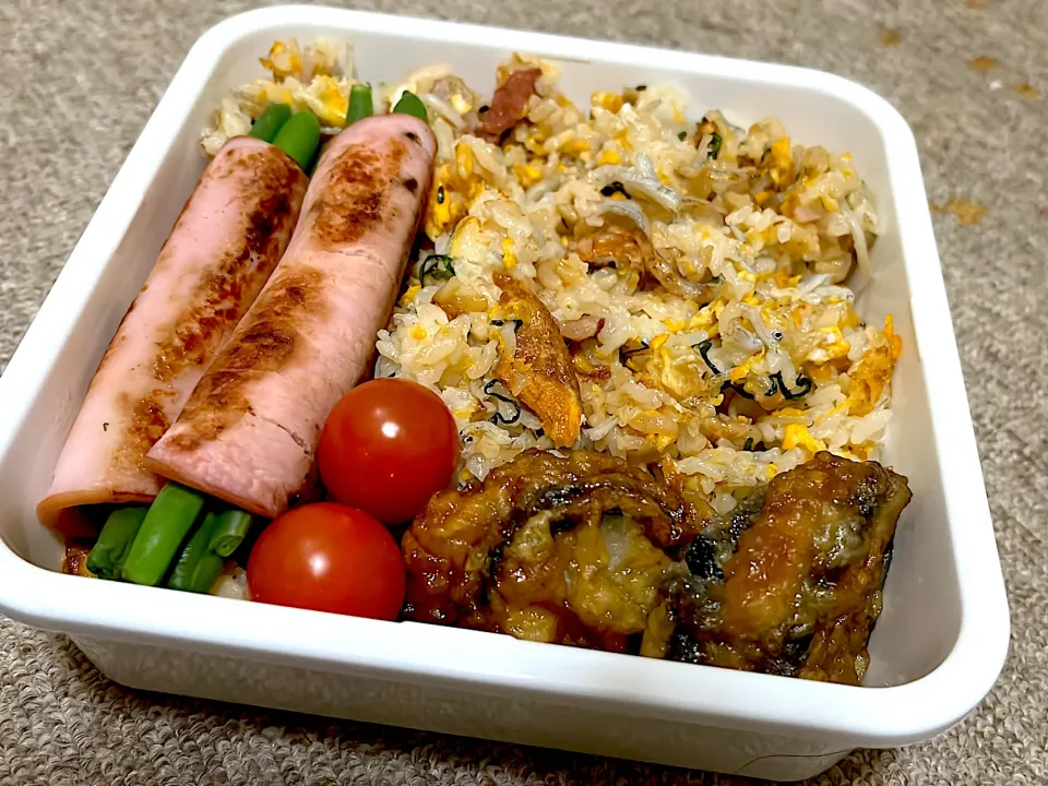 梅じゃこ炒飯弁当😊|ちゃびきゅさん