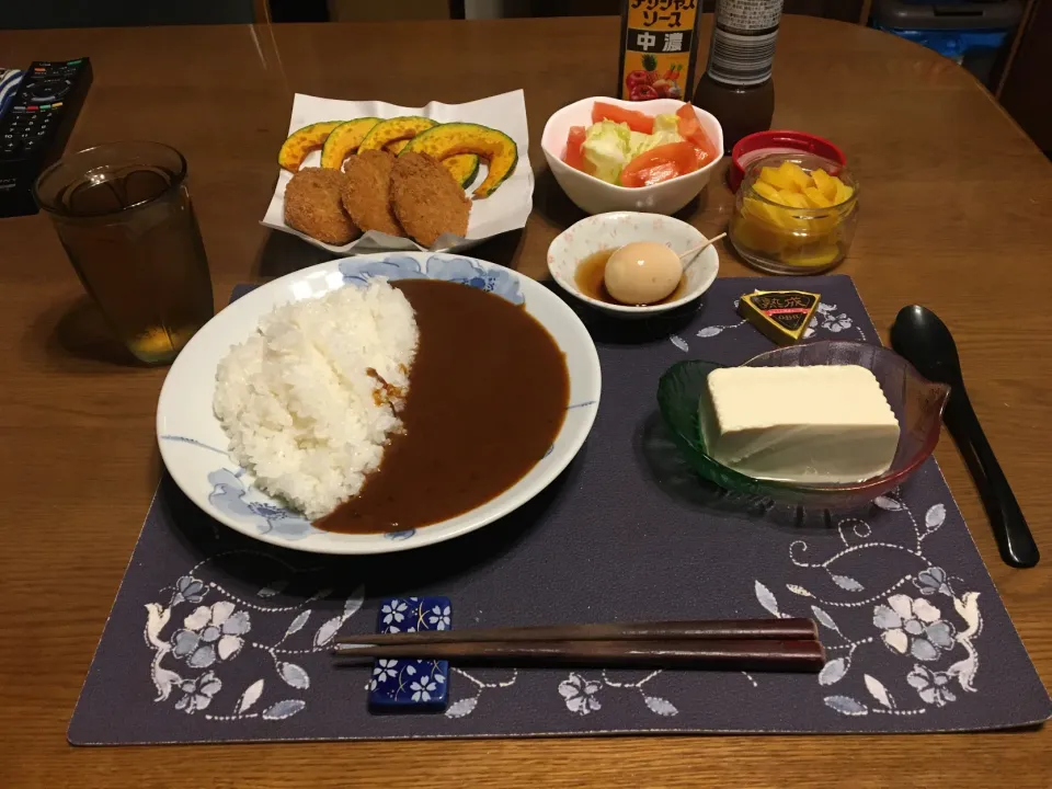 カレーライスとサラダと味玉(夕飯)|enarinさん