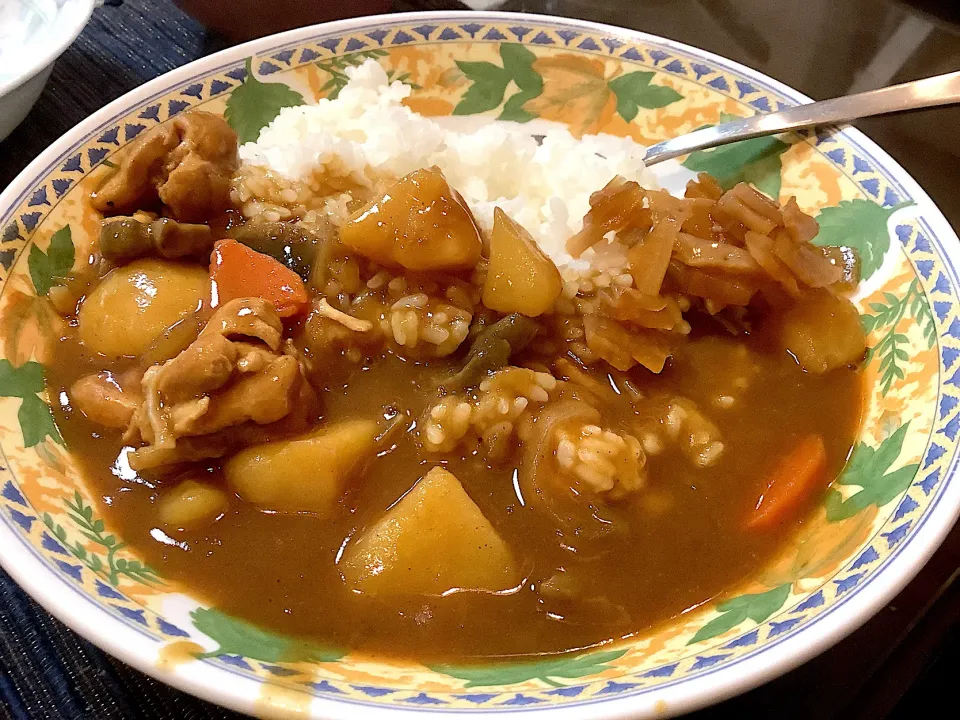 Snapdishの料理写真:皆んな大好きチキンカレー🍛😋|アライさんさん