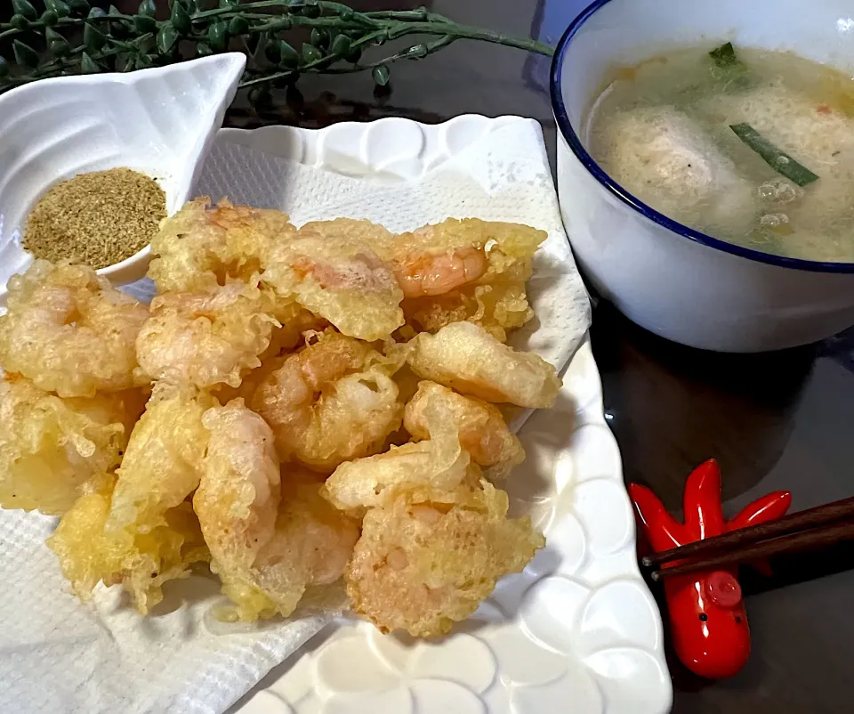 大阪町中華小海老の天ぷら🦐と鶏団子中華スープ|noeさん