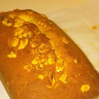 Banana Nut Bread with Walnuts across the top.|Sherimar Boydさん