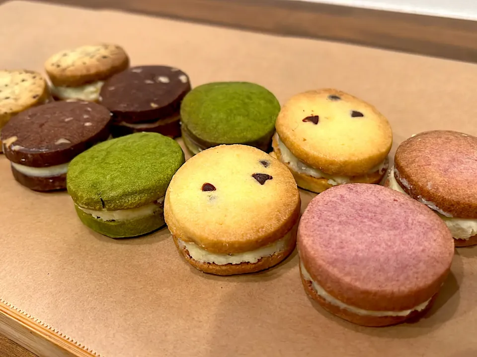 アイスボックスにバタークリームをサンド🍪|綾さん