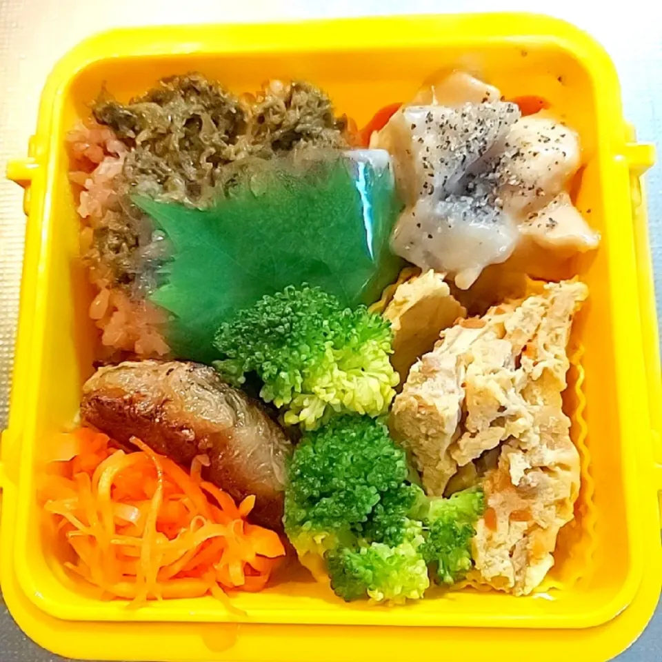 今日のお弁当✨
酵素玄米
フキミソ
酢人参
大根餅
🥦
切干大根煮物いり卵焼き
鶏どてやき|Keiさん