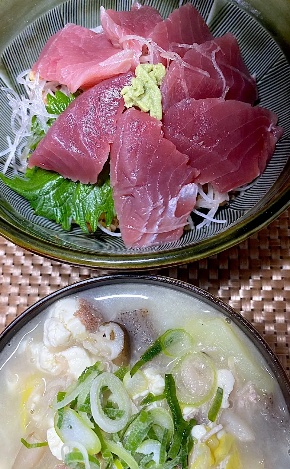 マグロ丼と豚汁|すくらんぶるえっぐさん