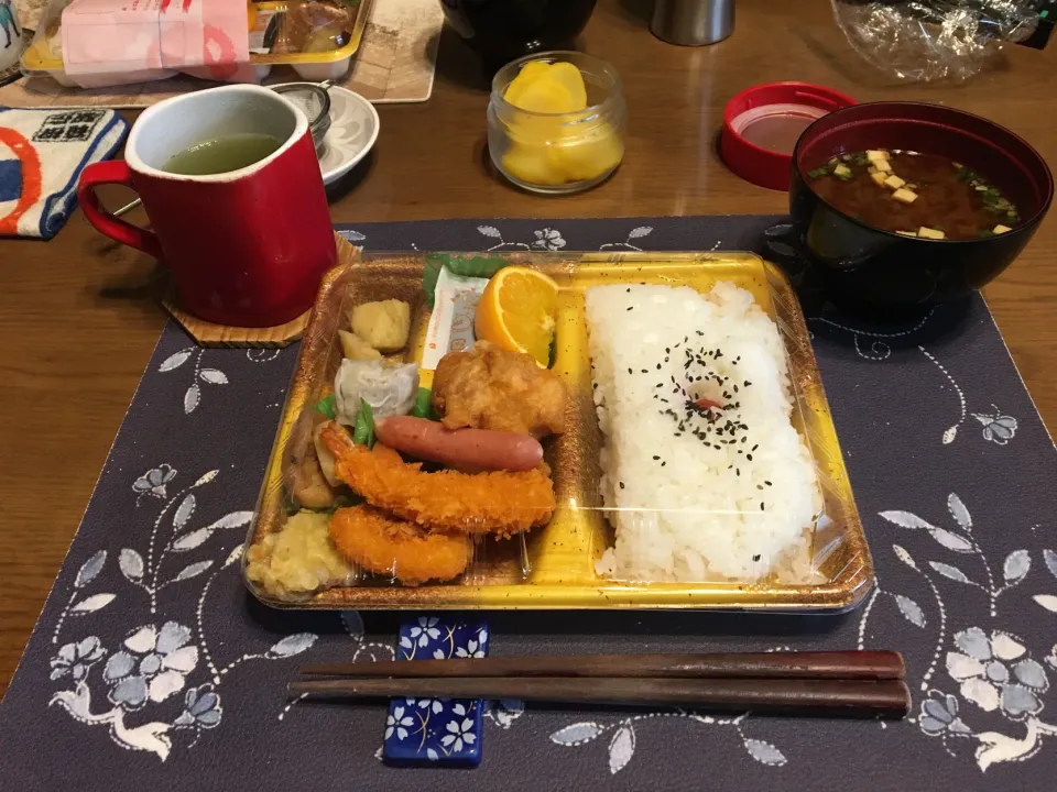 どんどん弁当(どんどん弁当。昼飯)|enarinさん