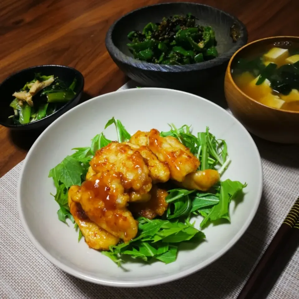 鶏むね肉で!ピリ辛チキンスティック
ピーマンと塩昆布の炒め物　
小松菜とえのきの中華あえ
味噌汁
納豆|上海ひまわりさん