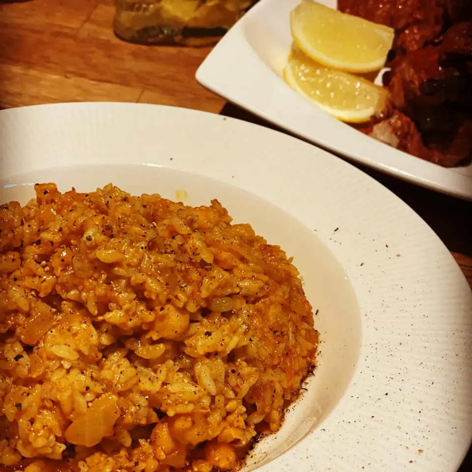 Dinner ! Dinner ! 
Making a touch of Indian today Tandoori Spicy 🌶️ meal mixed with yoghurt ,Garlic, smothered and then will be oven roasted served with freshl|Emanuel Hayashiさん